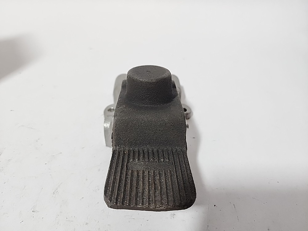 ROSS 3643A2002, 3/2 Pedal Valve