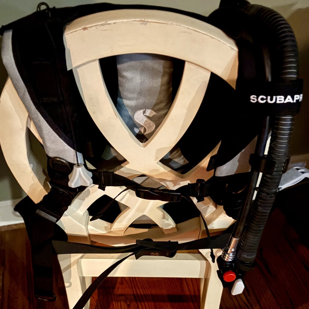 SCUBAPRO LITEHAWK W/AUTO INFLATOR NEW MED/LG
