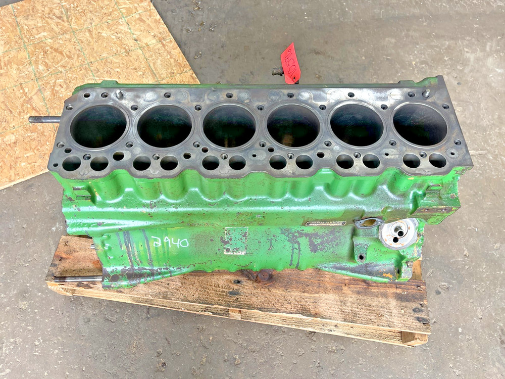 1982 John Deere 2940 Tractor Engine Block R72975