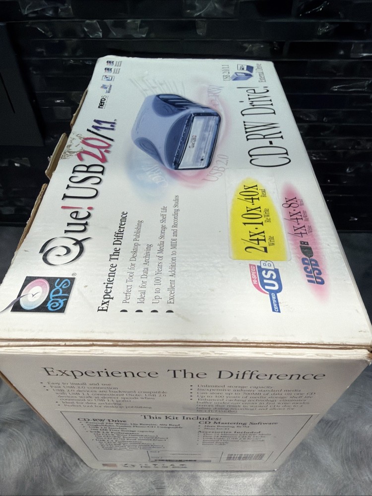 Que Drive USB QPS-525 with case, install CD, cables, charger