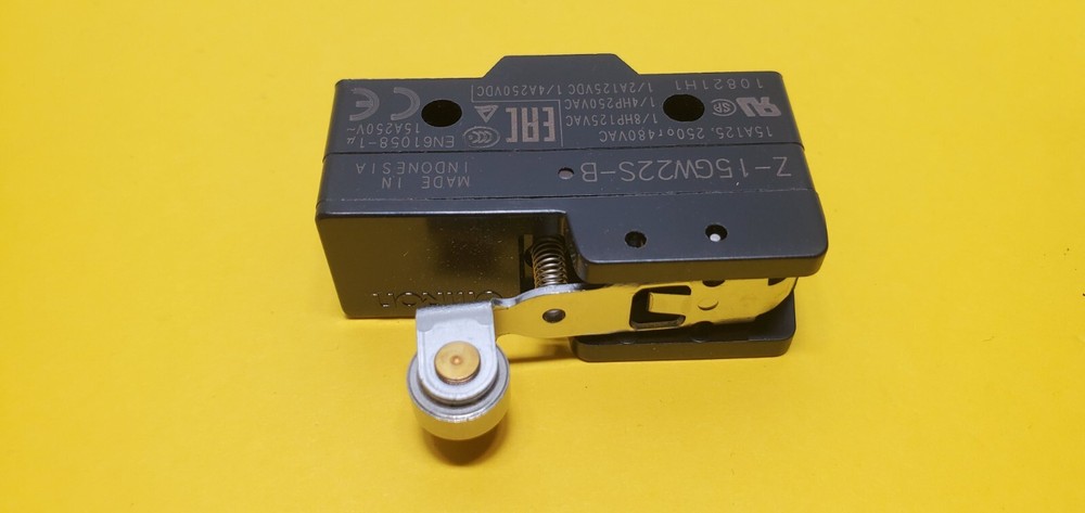 LOT 20 Omron 15A Z-15GW22S-B Basic Switch With Short Hinge Roller Lever