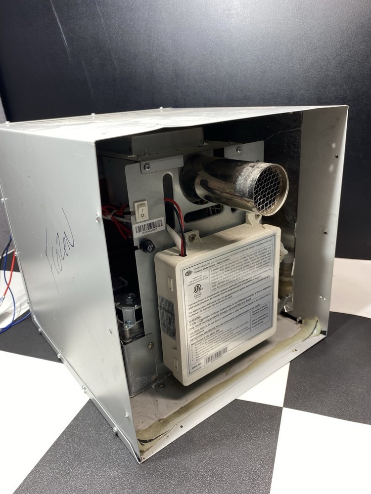 GIRARD 2GWHAM Tankless Water Heater For Parts Or Repair Only