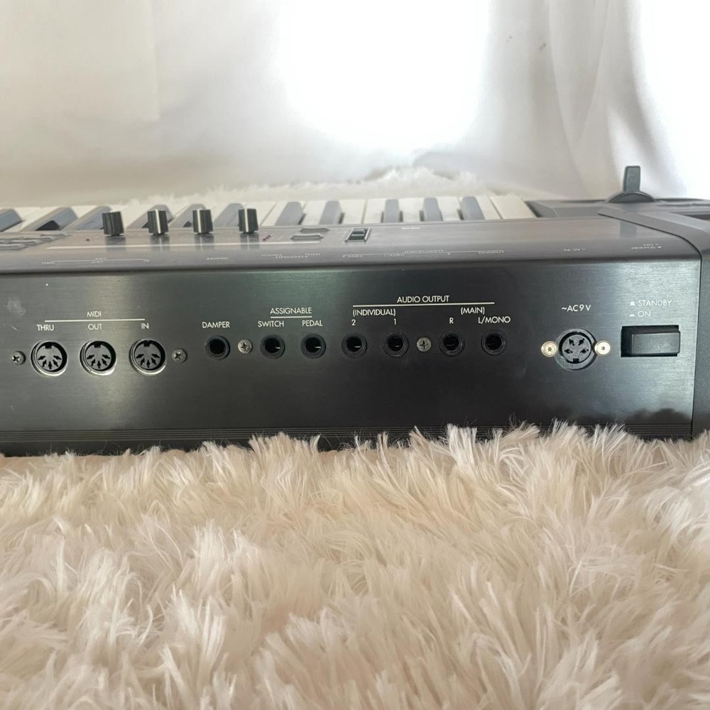 KORG TR76 Synthesizer