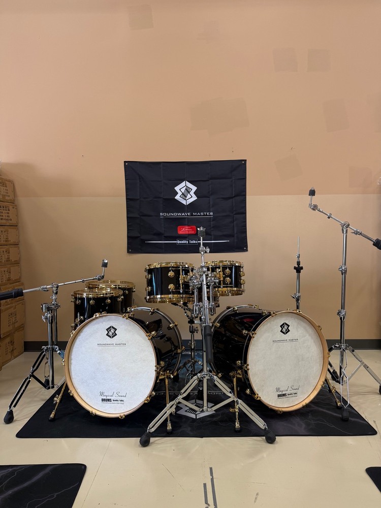 SOUNDWAVE MASTER GLORY SOUND DEVIL BLACK DOUBLE BASS DRUM KIT