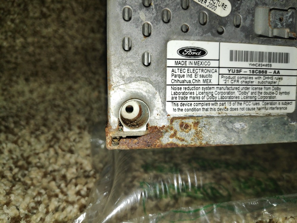 01 FORD EXPLORER A/V Equipment YU3F-18C868-AA