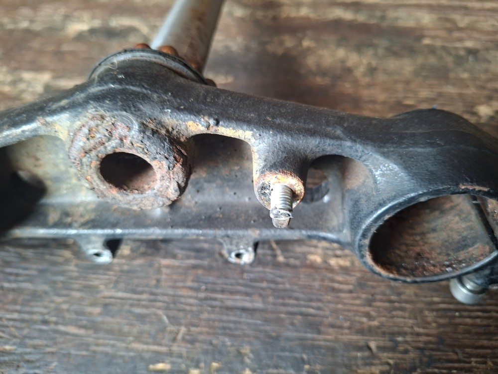 Honda SLR 650 - Bottom Lower Fork Yoke Mount Bracket Stem Clamp