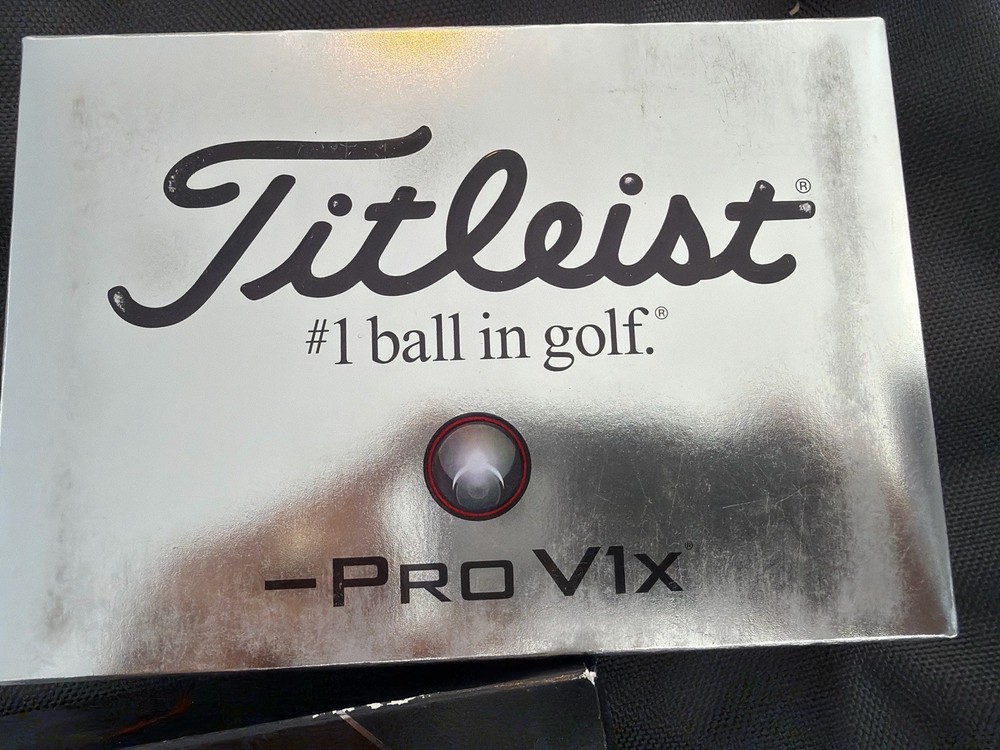 TITLEIST PRO V1X LEFT DASH WHITE GOLF BALL DOZEN