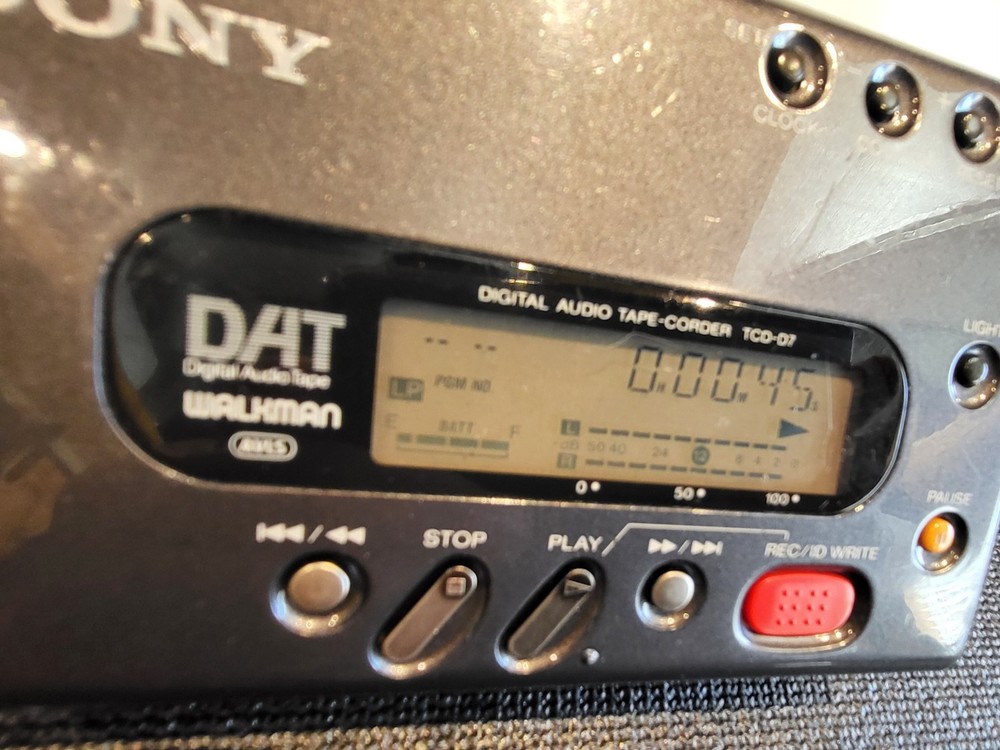 SONY TCD-D7 WORKING DAT RECORDER RECENTLY SERVICED BATTERY CASE ADAPTED FREE SHI