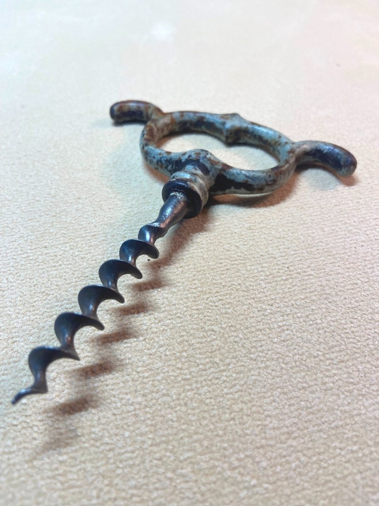 VINTAGE EARLY 20th CENTURY "FOUR FINGER PULL" CORKSCREW W/CAST IRON HANDLE