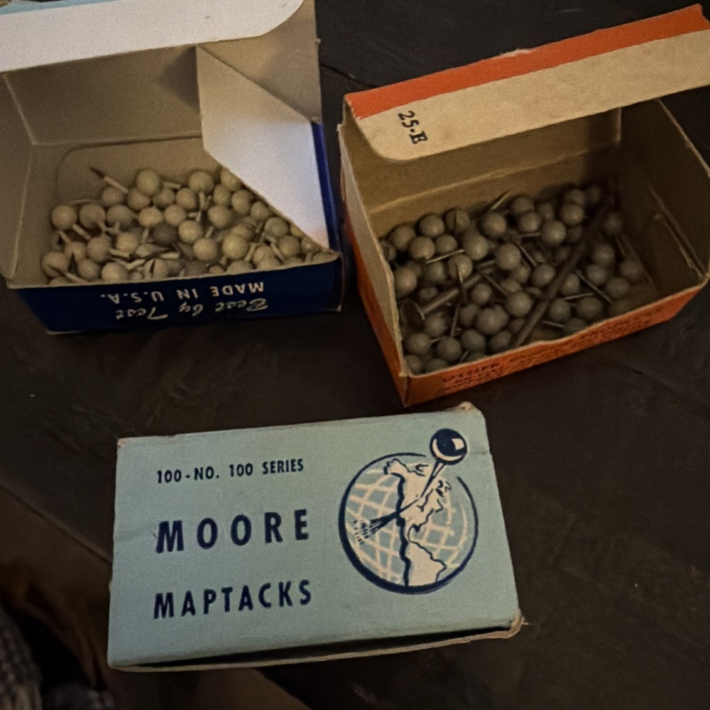 VNTG Graffco/Moore Maptacks White/gray Plastic Heads & Needle Points 3 Boxes