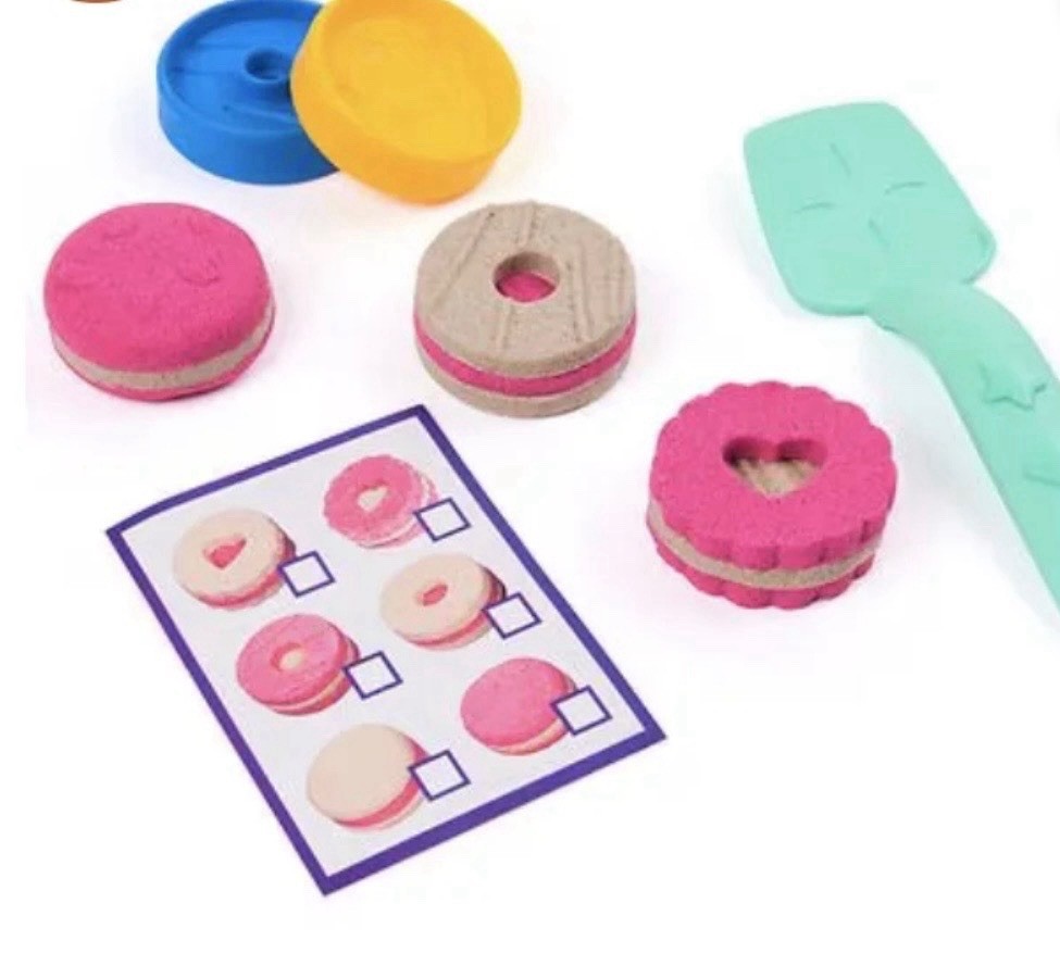 Kinetic Sand Cookie Making Box Kit - Includes 2 Colors & 3 Accessories