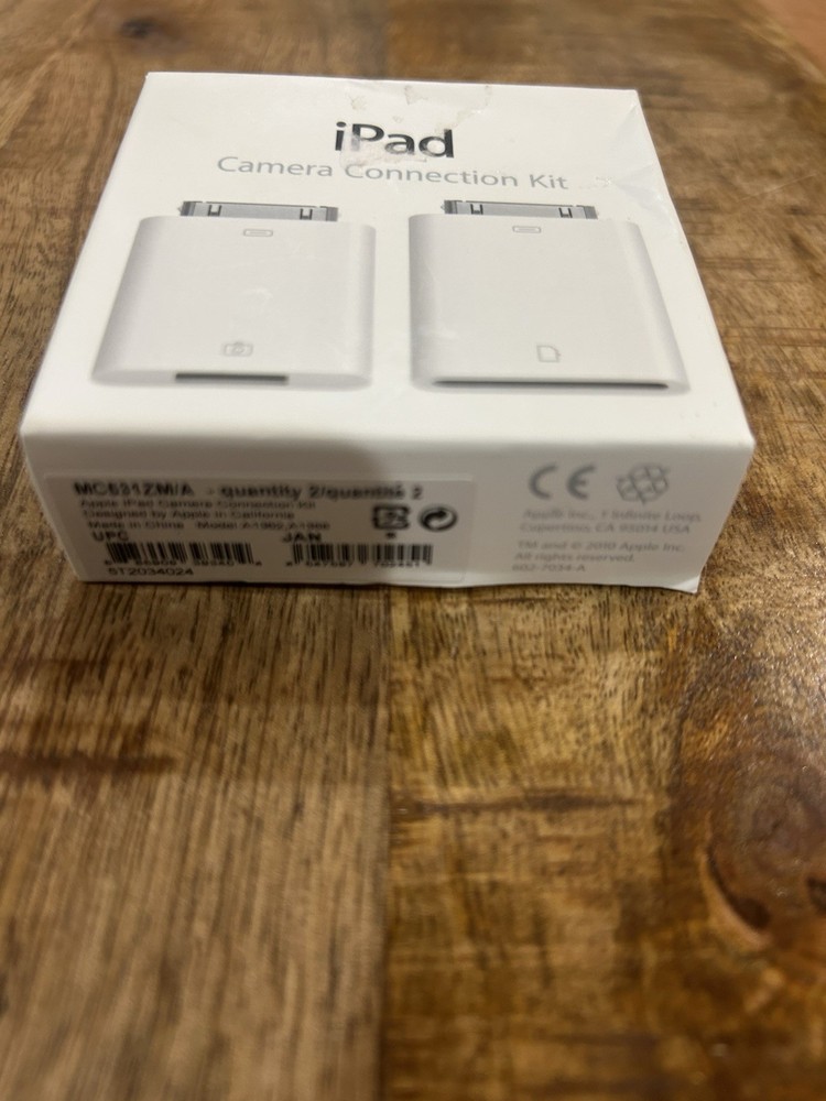 Apple iPad/iPod Camera Connection Kit MC531ZM/A USB & SD Card Reader