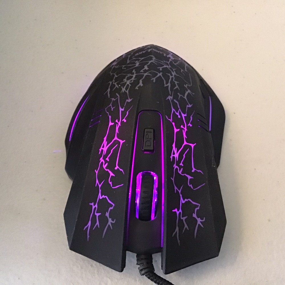 6D Optical Gaming Mouse, 7 Color Changes When Powered, 6’ USB Cord.