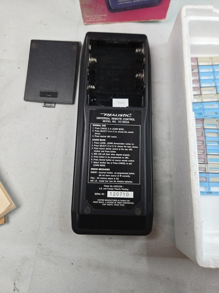 VINTAGE Realistic Programable 8-in-1 Universal Remote Control 15-1903A -Working!