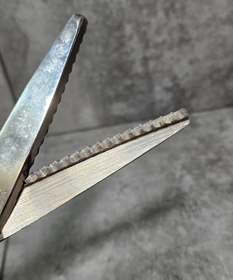 Vintage Sewing Fabric Pinking Shears Scissors