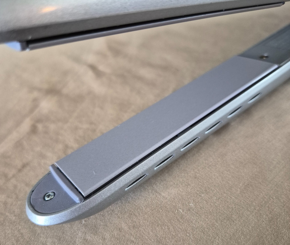 John Frieda Flat Iron Frizz Ease Ionic Technology Sleek Finish 1 Inch Silver