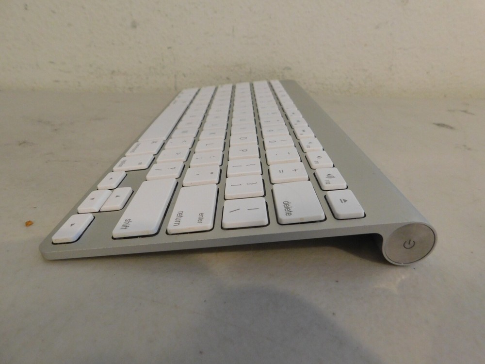 Apple Magic Keyboard Wireless Model A1314 - Works