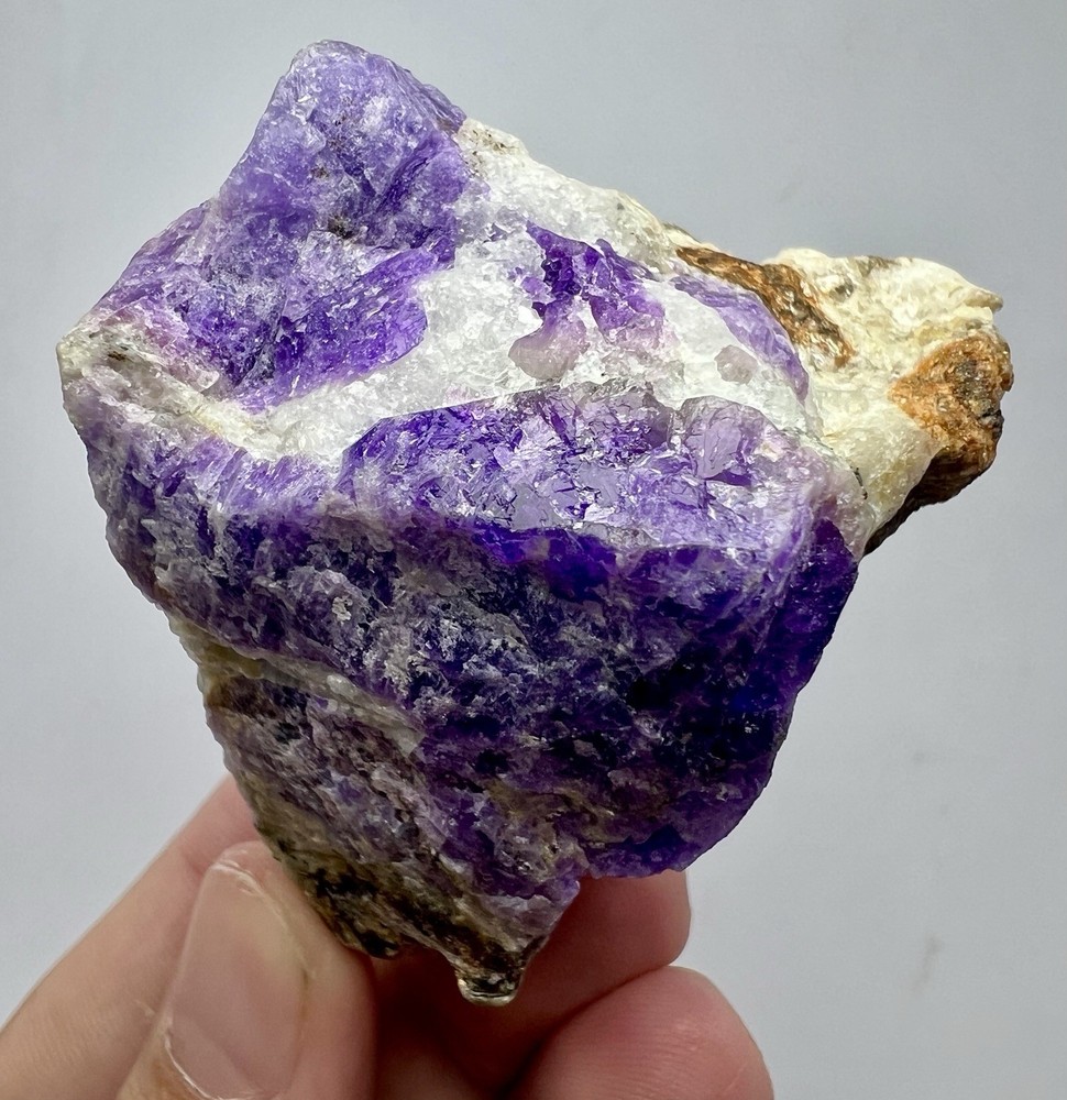 98 Gr. Superb Fluorescent Phosphorescent Tenebrecent Hackmanite Crystals