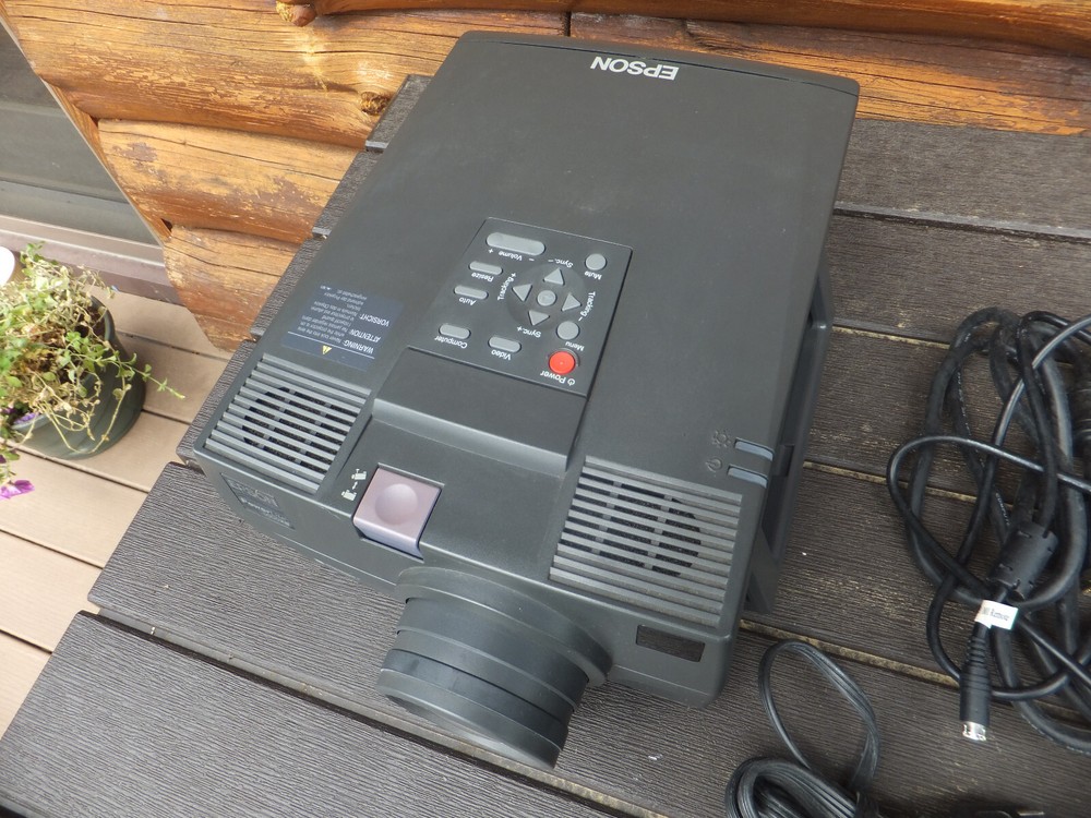 Epson PowerLite 5000XB, ELP-5100 LCD Projector W/ Case, Guide, Remote & Cables