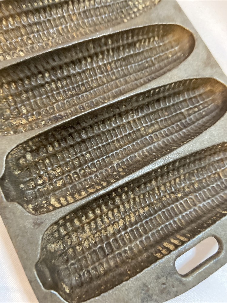 vintage cast iron corn bread pan 7 Spots