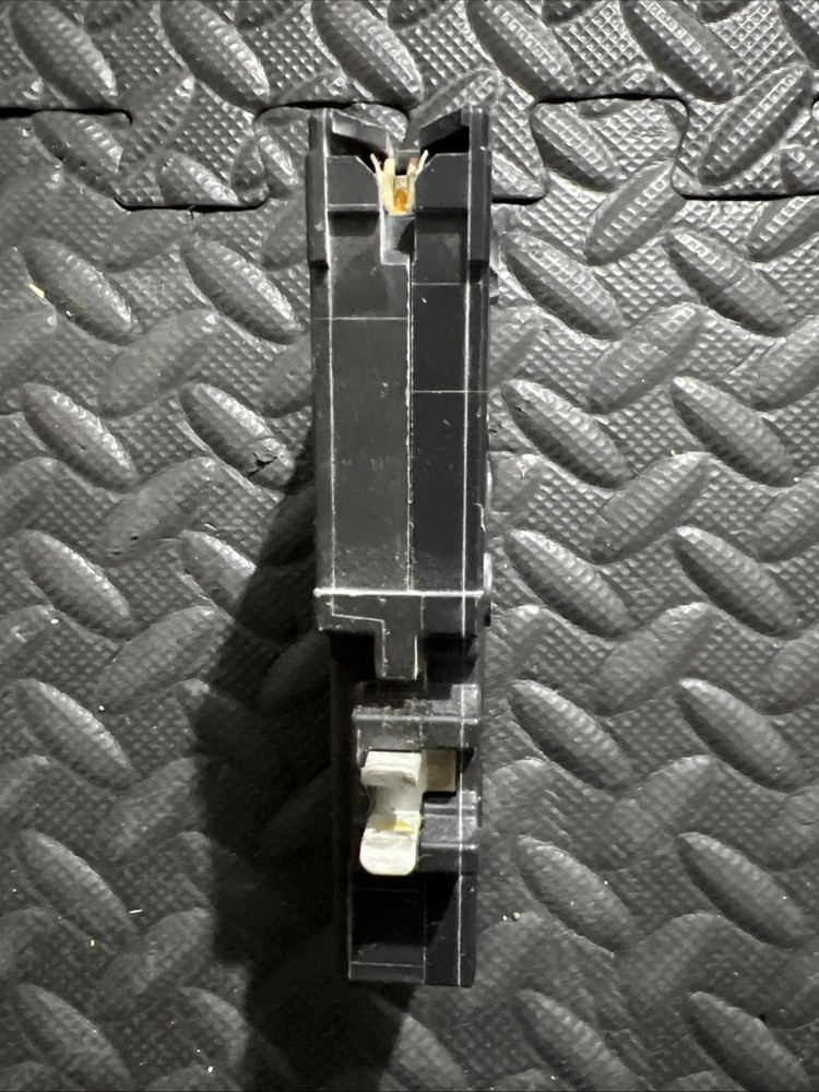 Square D Homeline 15 Amp Single-Pole Plug-On Neutral Dual Function CAFI/GFCI