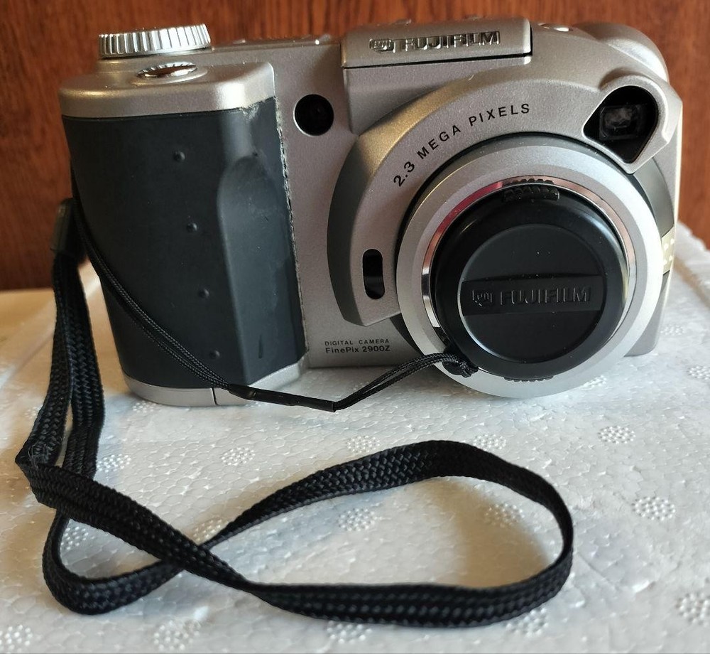 Fujifilm FinePix 2900Z digital camera including adapter SM