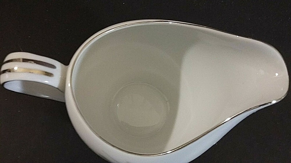 Mikasa Richmond 3 3/4" Creamer