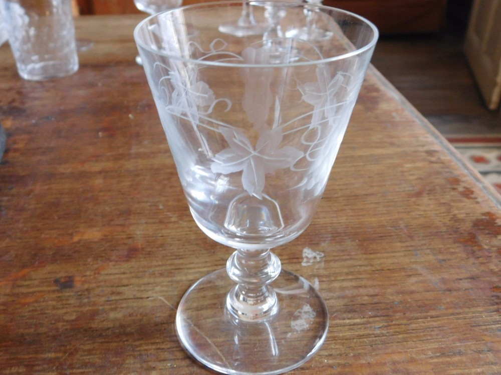 Former crystal glass vine grape decoration