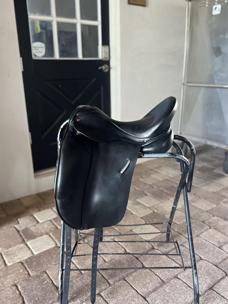 Albion Dressage Saddle