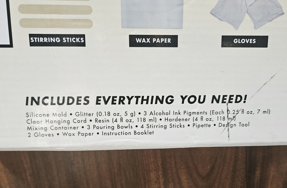 Resin Studio Mix & Pour Hanging Mobile Heart