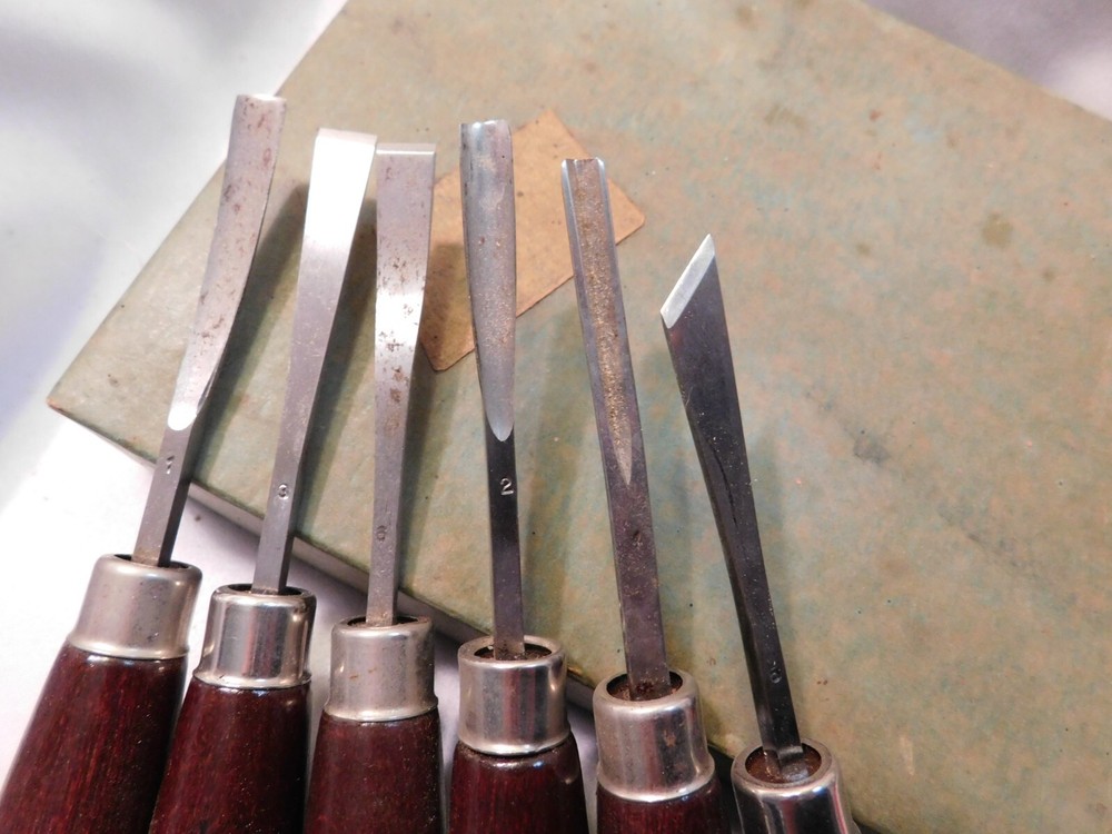 VINTAGE WOOD CARVING CHISELS