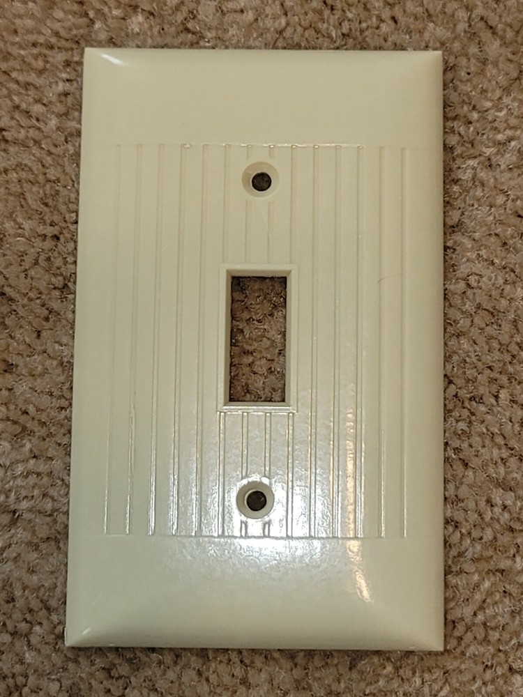 Vintage Sierra BAKELITE Single Toggle Light Switch Plate Cover Ribbed Lines