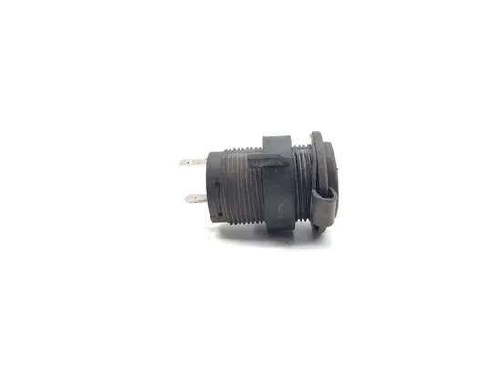 12 Volt Outlet 2017 Can-Am Commander 800R 4x4 XT DPS 3398
