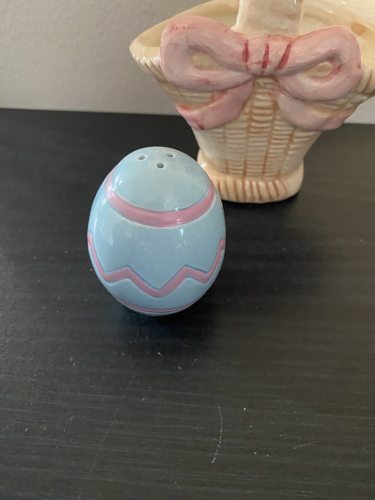 Vintage Ceramic Easter Basket Easter Egg Salt & Pepper Shaker *Missing 1 Egg*