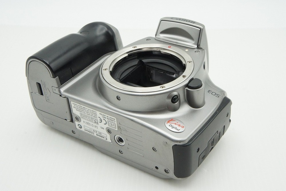 Canon EOS Kiss Digital Body, Silver, 260123e
