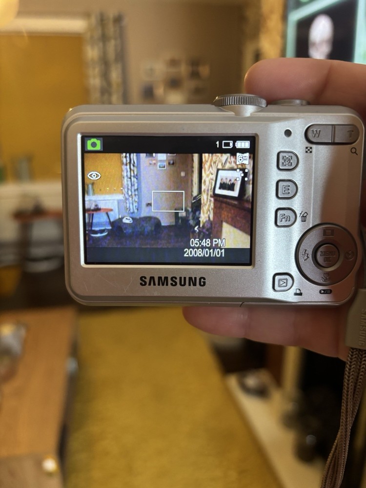 Samsung S Series S860 8.1MP Digital Camera - Silver