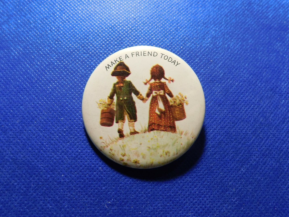 MAKE A FRIEND TODAY PINBACK! c79XDXX