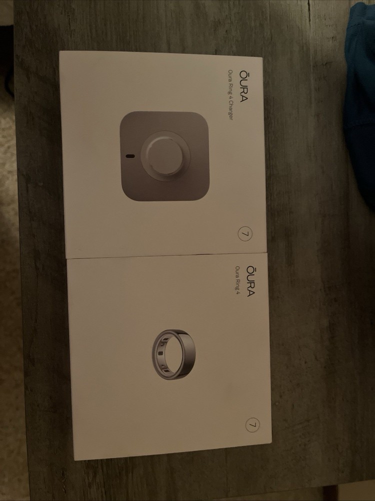 Oura Ring Gen 4 Silver Size 7 with Dock and Extra Charging Dock. Open Box Used
