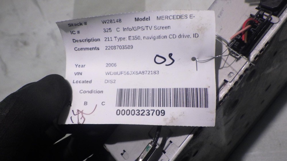 06 MERCEDES E350 Info Screen 2208703589