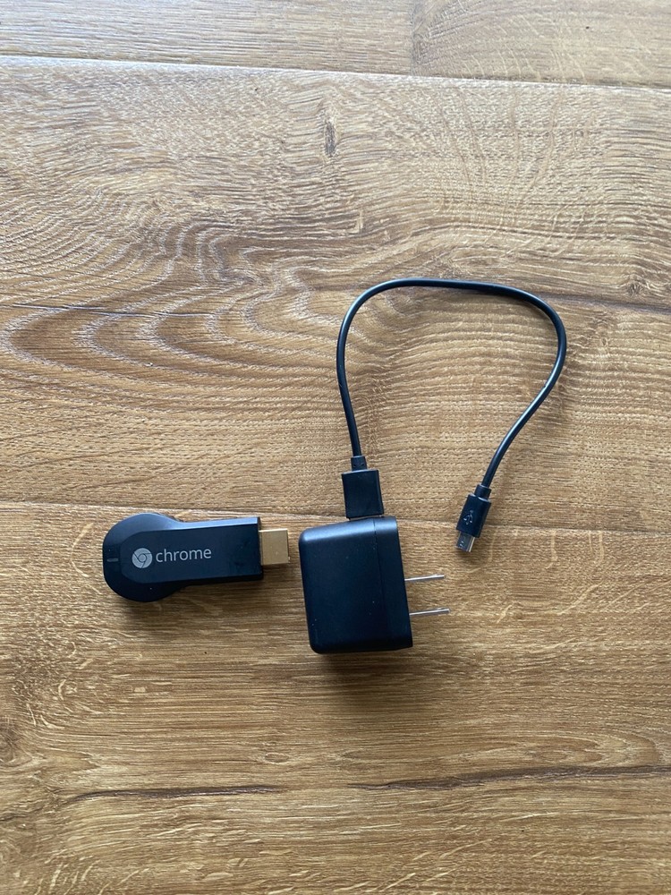 Google Chromcast H2G2-42 w/cable+power adapter Excellent