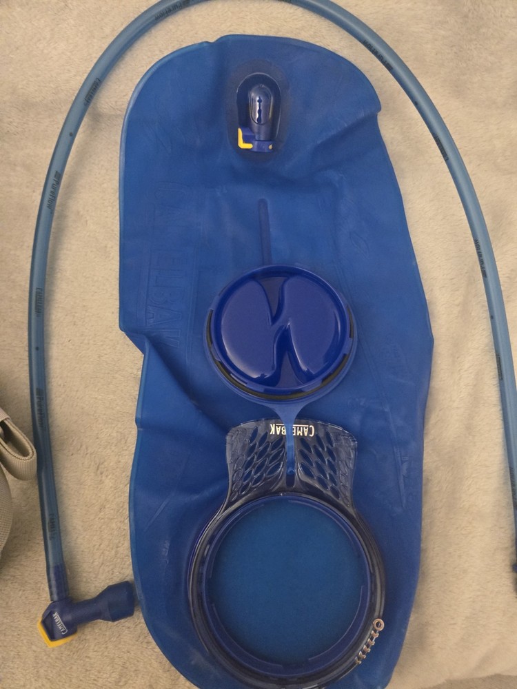 Camelbak Hydration Pack Green w/1-100 oz Bladder