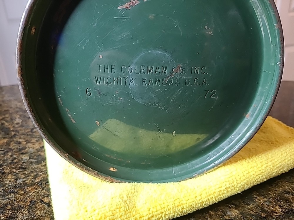 1972 Coleman Lantern Model 220F NEEDS A GLOBE Works!