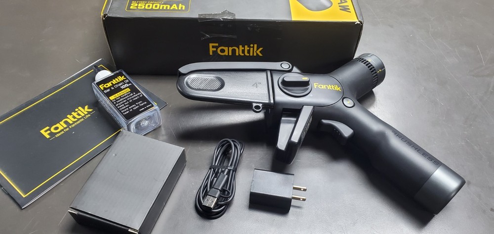 Fanttik W10 APEX Mini Chainsaw.