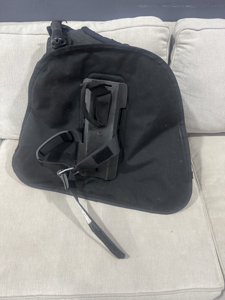 Dacor scuba diving Buoyancy Compensator Device (BCD)