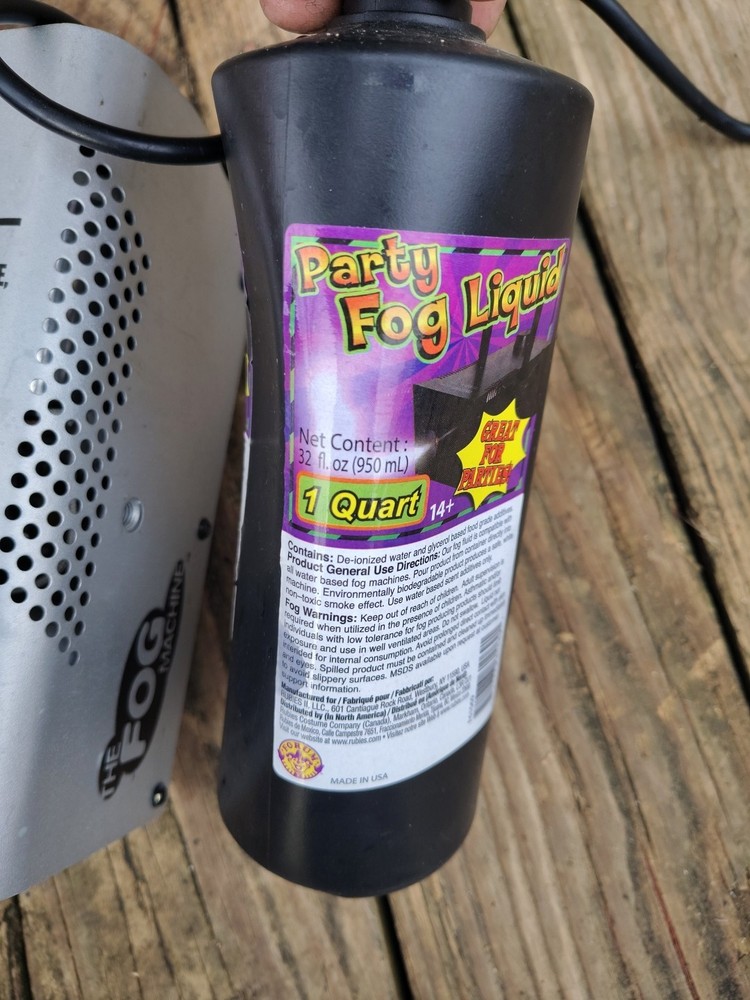 Fog Machine with Party Fog Liquid Machine