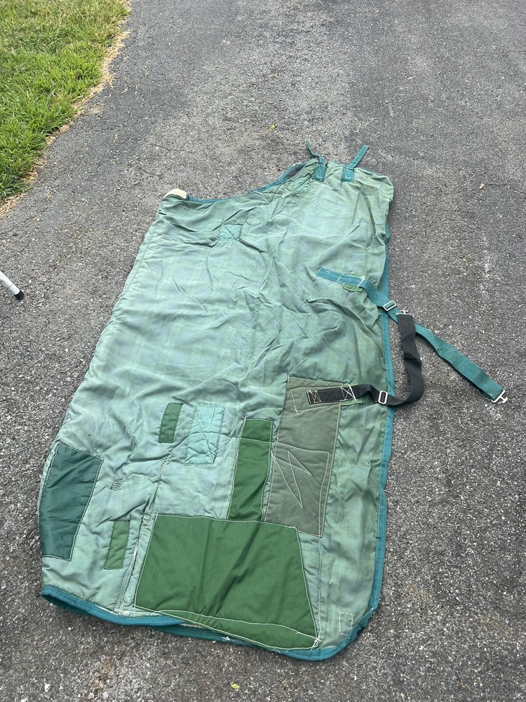 EUC 78” Weatherbeeta Medium weight turnout blanket