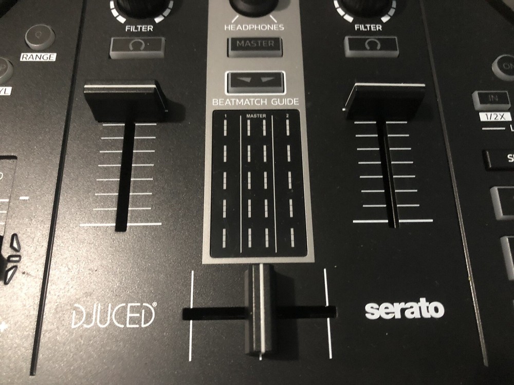 Hercules DJ DJControl Inpulse 300 MK2 Black With Case