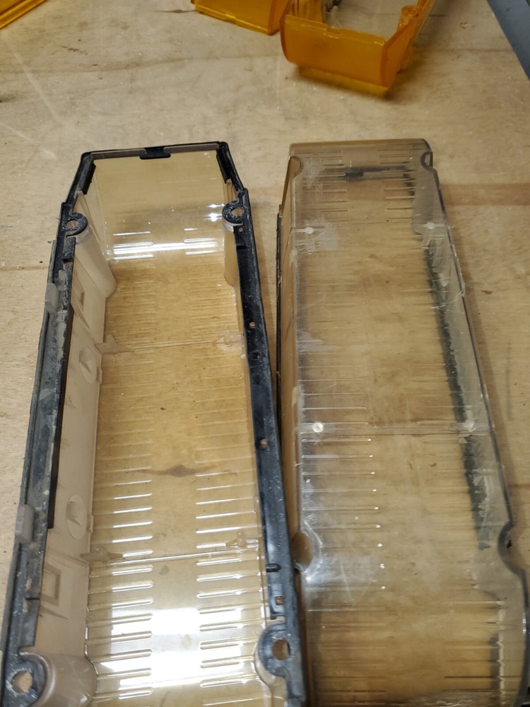 WHELEN 9U FREEDOM END CAPS PAIR USED CLEAR