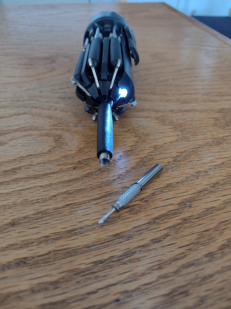 Leed's Led Light Multitool Seven Screw Drivers Two Lights Tested