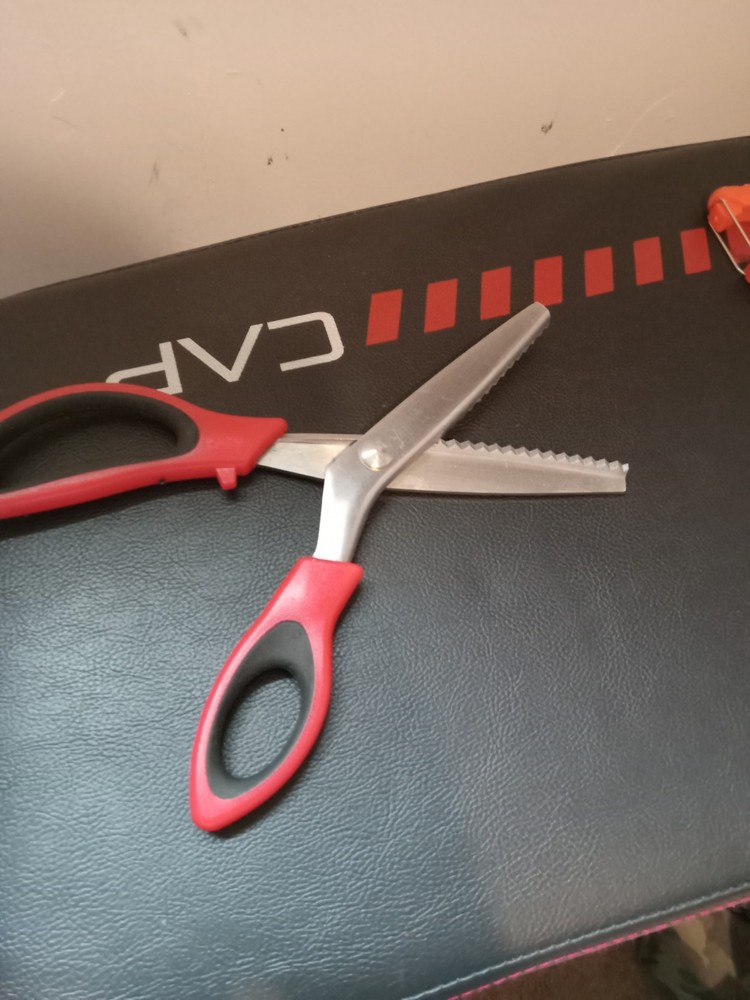 Crinkle Cut Scissor
